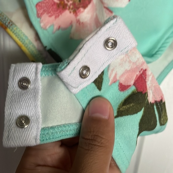 Charlotte Russe Puff Short Sleeve Floral Blouse NWOT ‼️CLOSET CLEAR OUT‼️$10 - Picture 6 of 8